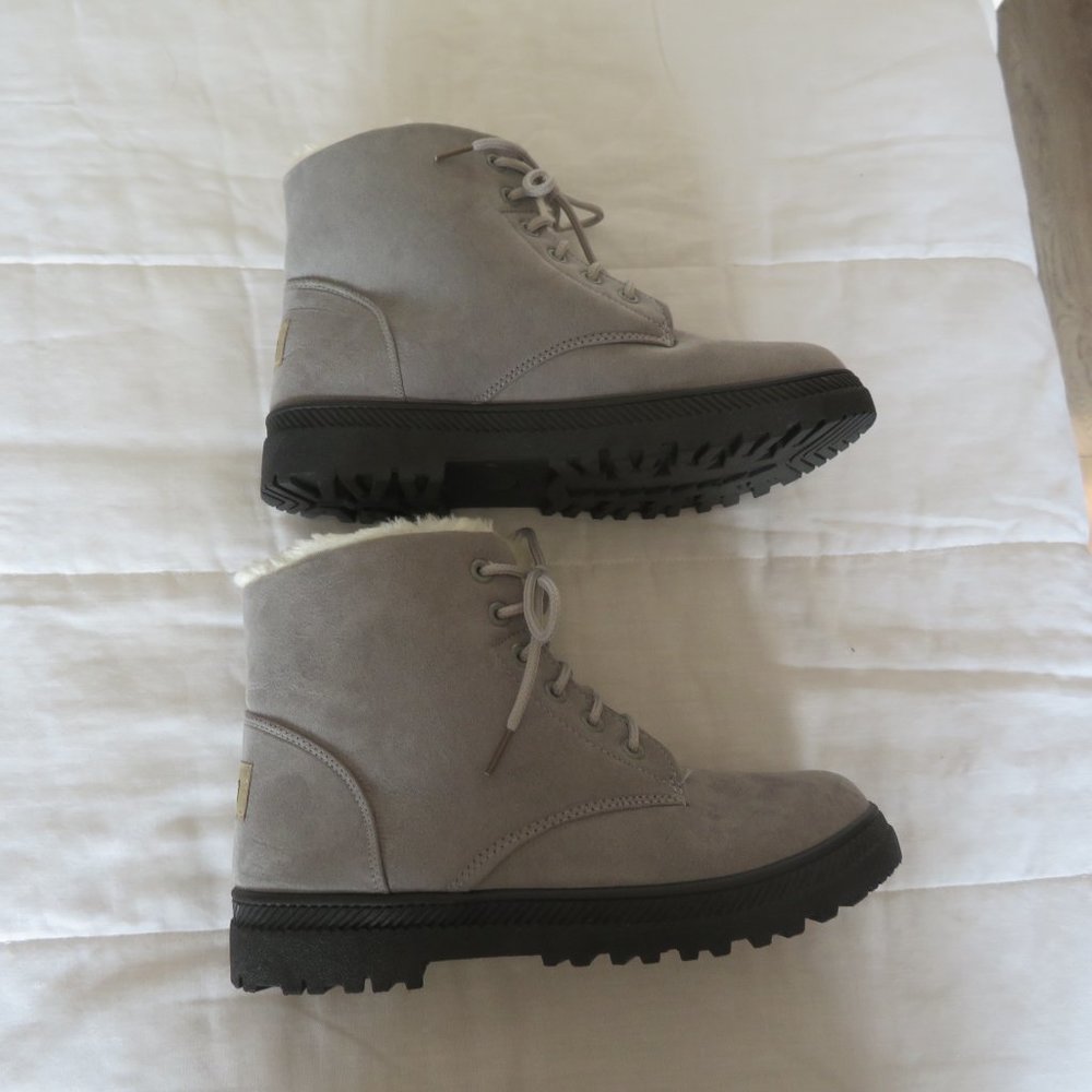 NWOT EO3 Gray Lined Short Boots